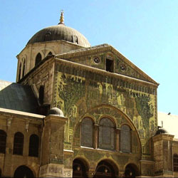 desain fasad bangunan bernilai seni