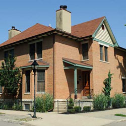 Kelebihan Rumah di Pojok