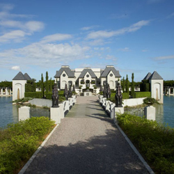Bangunan di Tengah Danau Buatan