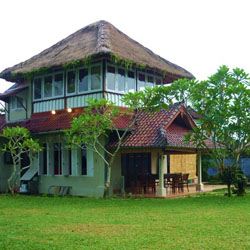 Tampilan Anggun Rumah Megah Bernuansa Bali