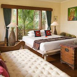 Nuansa Bali yang Elegan di Kamar Tidur