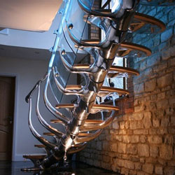 Ide Menarik Membuat Tangga Dengan Bentuk Seperti Kerangka Tulang 