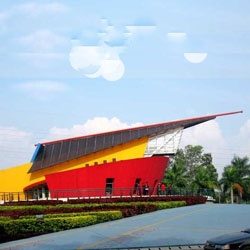 Atap Miring yang Unik di Museum Iptek Bandung