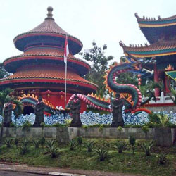 Pagar berbentuk Naga di Bangunan Kelenteng