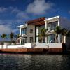 Desain Arsitektur Kontemporer di Tepi Pantai