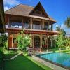 Villa Bernuansa Tradisional Bali Berlantai Dua