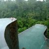Kolam Renang Atas Bukit di Bali yang Eksotis
